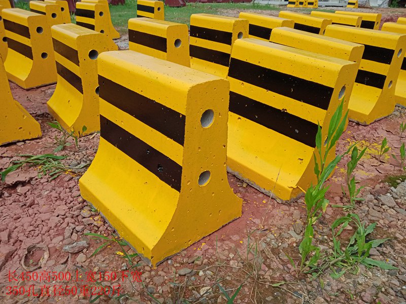 水泥墩,路障,水泥墩,高速路,挡车石,